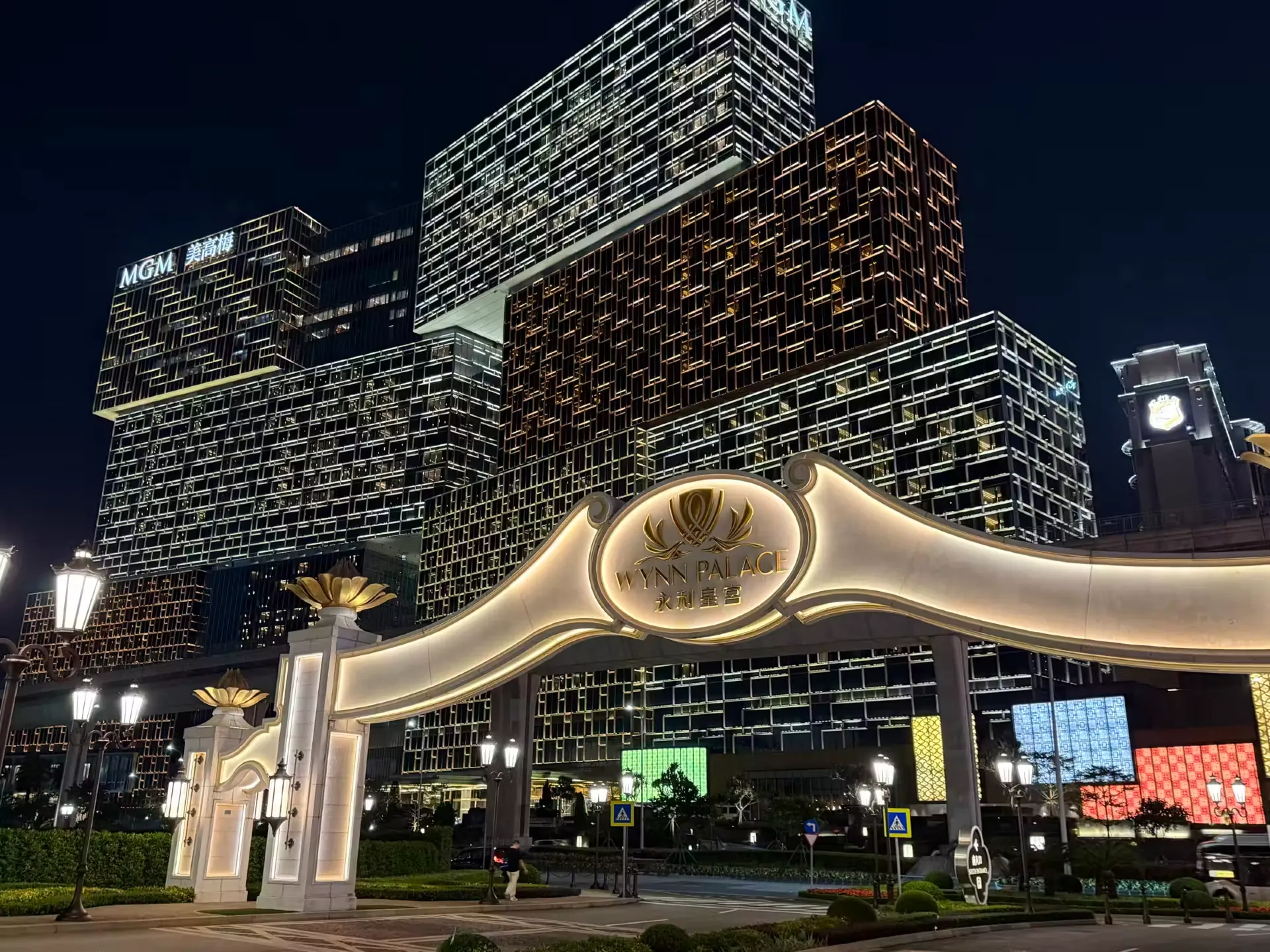 Resort evening planning between dinner and optional casino time